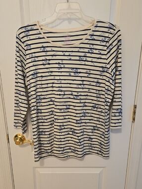 L.L. Bean Navy Striped Floral 3/4 Sleeve Top on Cream SMOKE  FREE HOME